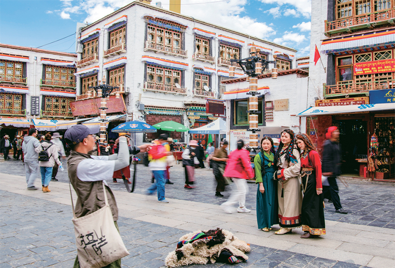 _石榴籽紧紧抱儿歌词_石榴籽紧紧抱在一起的解释