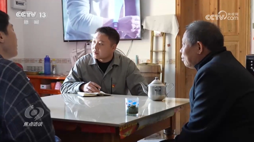 履职能力访谈_焦点访谈为基层减负_