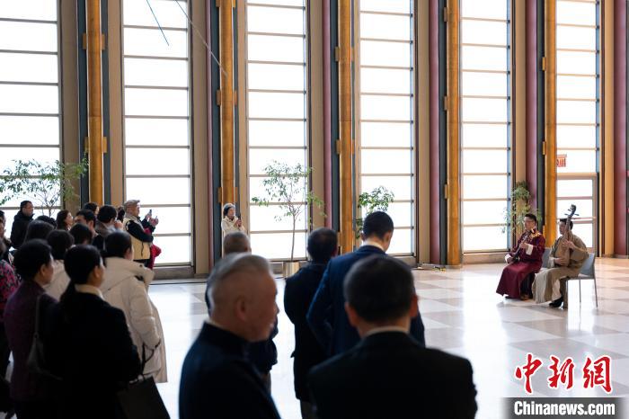 上海评弹团在纽约联合国总部上演快闪音乐会