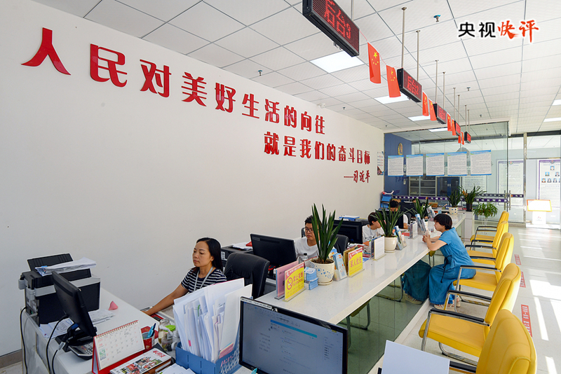 _推动党的创新理论进课堂_推进党的创新理论走深走实