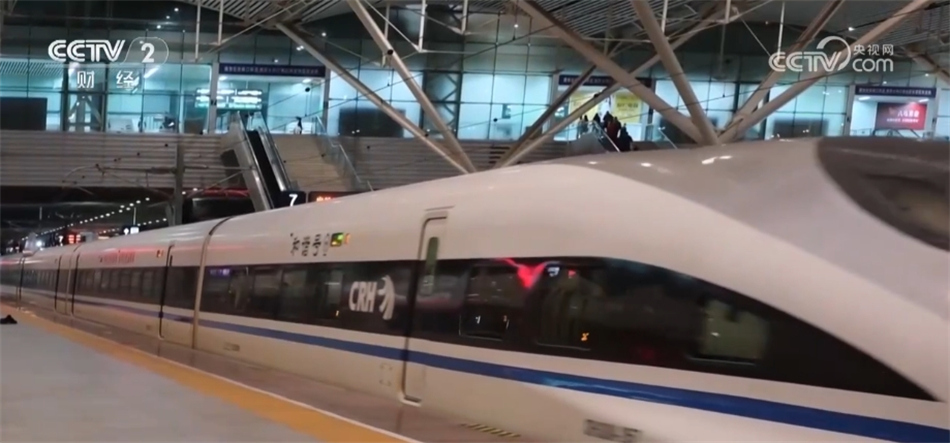 从铁路到公路、从优服务到解难题 多措并举“温暖”春运回家旅途