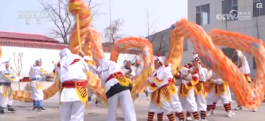 _迎新春活动“花样”翻新 沉浸式感受“烟火里的中国年”_迎新春活动“花样”翻新 沉浸式感受“烟火里的中国年”