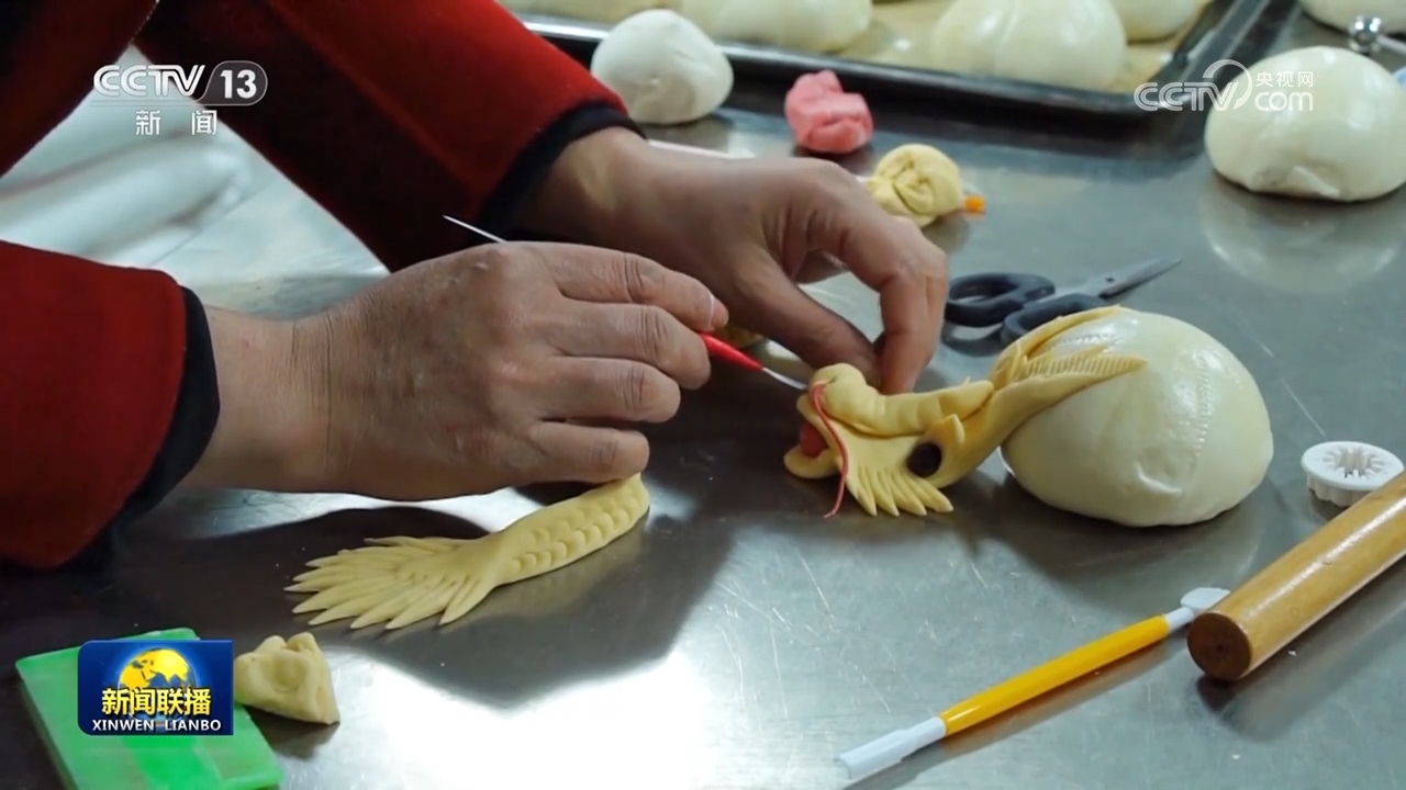 _丰富多彩的庆新年活动_多彩活动迎新年