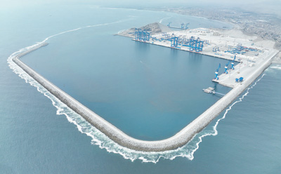 我在秘鲁修港口，常有“朋友”来做客