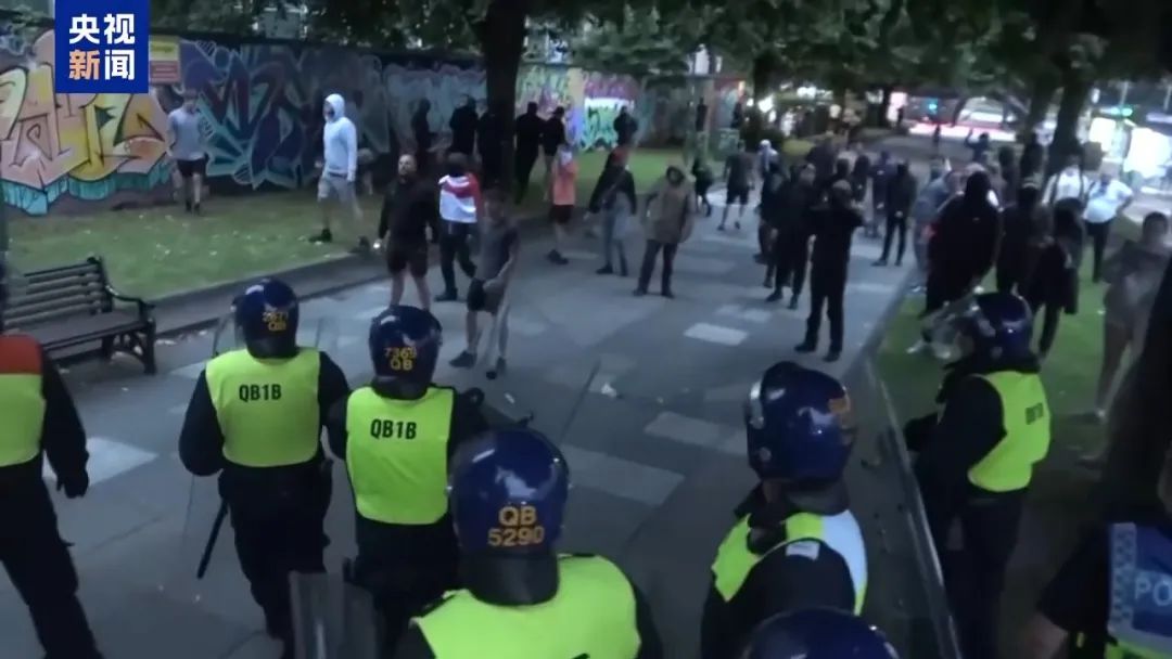 看到这一幕，香港人想到了一句话……