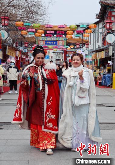 _“非”一般的中国缘:齐琪格见证中非教育合作之路_“非”一般的中国缘:齐琪格见证中非教育合作之路