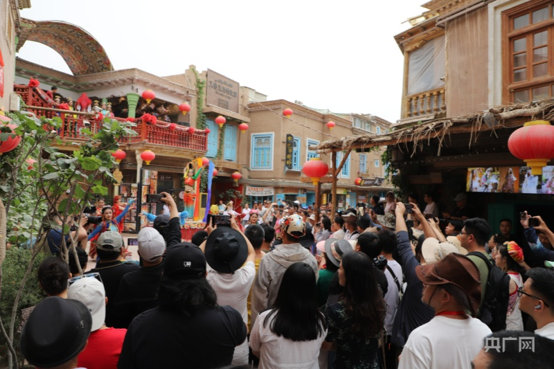 【新质新造】新疆文旅点亮“第九产业”  奔赴“诗和远方”_【新质新造】新疆文旅点亮“第九产业”  奔赴“诗和远方”_