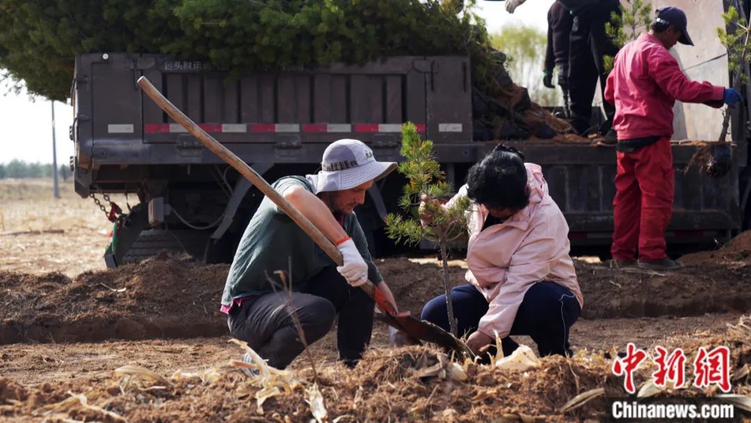 中国小伙和三个美国妞_中国小伙美国非诚勿扰_