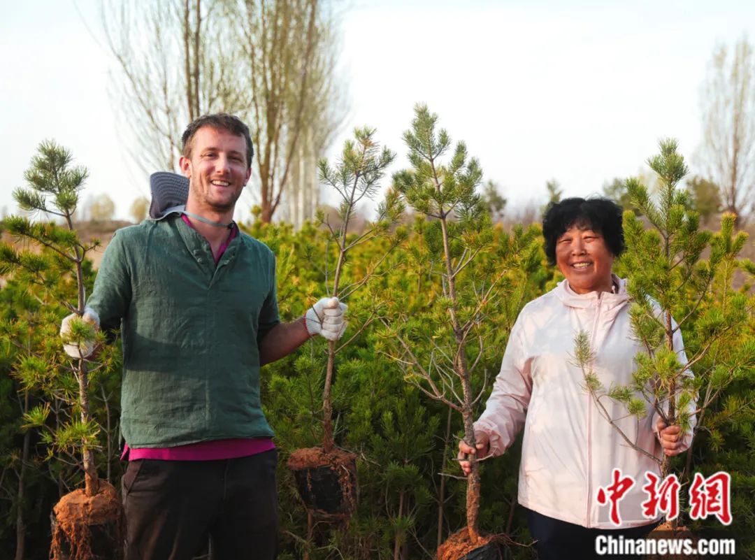 中国小伙和三个美国妞_中国小伙美国非诚勿扰_