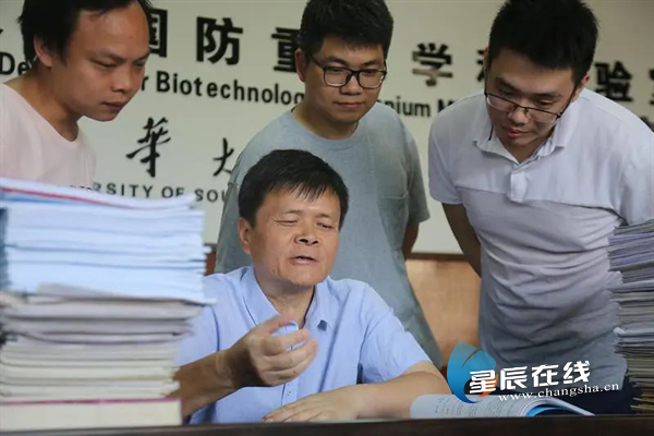 青春心歌词是什么意思__青春心歌曲