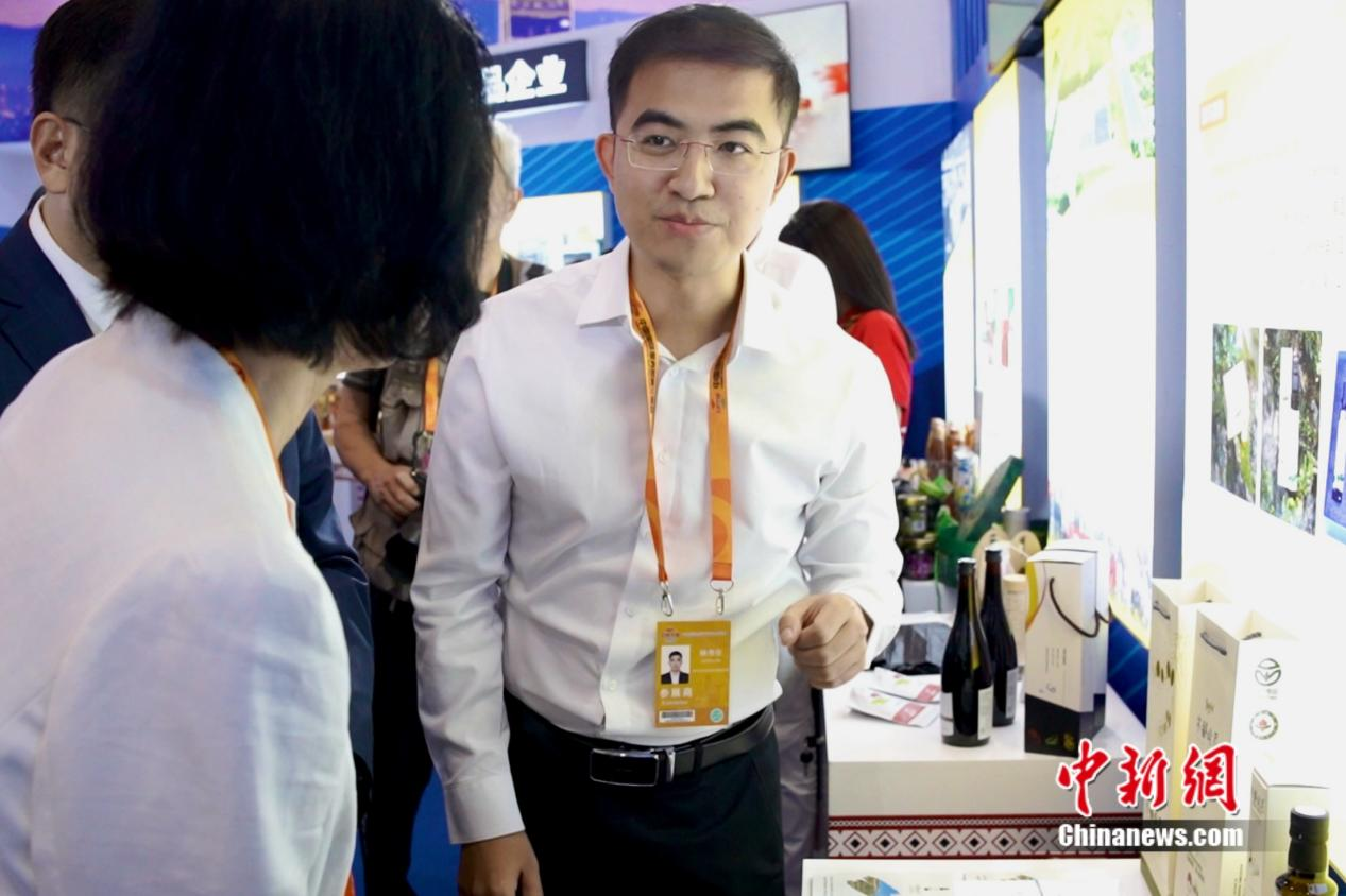 侧记：逐梦的年轻舞者、下乡的北大学子……“台湾形象”闪亮服贸会_侧记：逐梦的年轻舞者、下乡的北大学子……“台湾形象”闪亮服贸会_