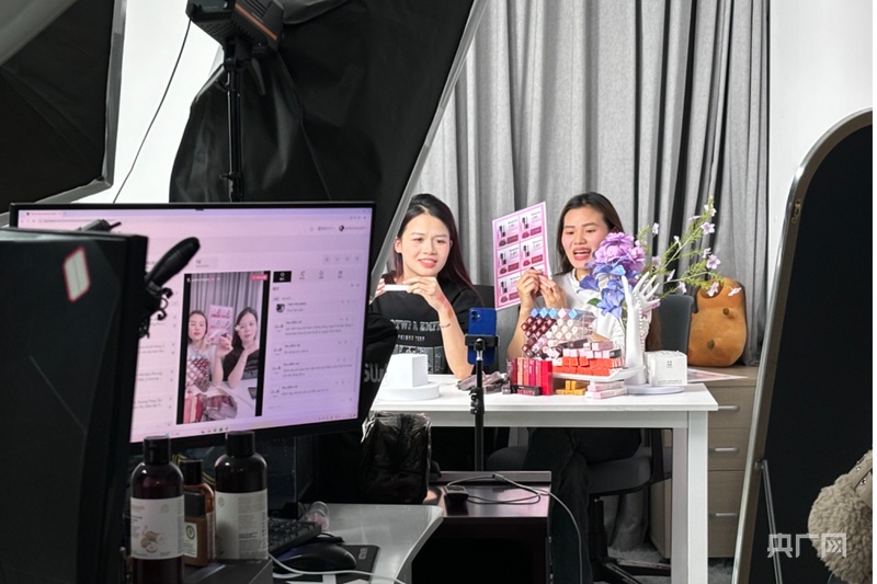 高质量发展看中国|乘东风跨山海 贵州内陆开放新高地“高”在哪?__高质量发展看中国|乘东风跨山海 贵州内陆开放新高地“高”在哪?