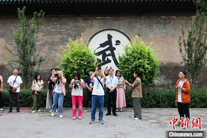 _海外华文媒体探寻平遥武庙 解密晋商“信义之道”_海外华文媒体探寻平遥武庙 解密晋商“信义之道”