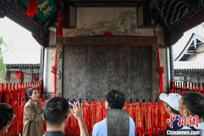 _海外华文媒体探寻平遥武庙 解密晋商“信义之道”_海外华文媒体探寻平遥武庙 解密晋商“信义之道”