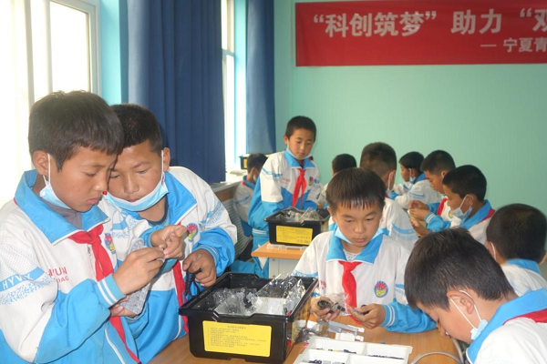 “科技支撑乡村振兴公益行动”——中国青少年科技辅导员协会送科技教育进宁夏海原县