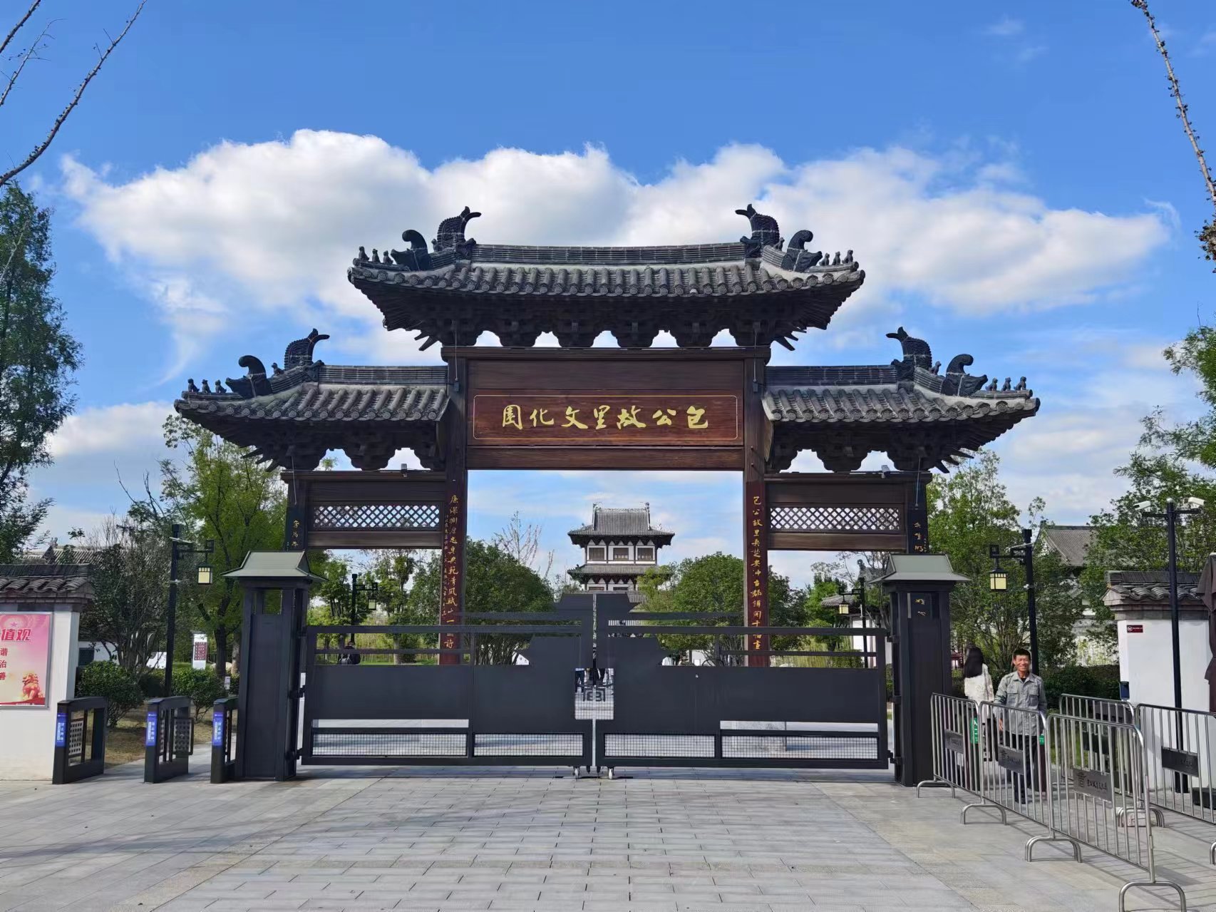 【打卡中国2024】一场跨越时空的对话：外国网红探访包公故里文化园（图）