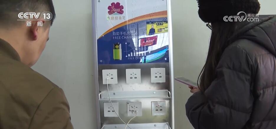 贴心服务“暖”人心 各地多措并举保障春运旅客温暖归家路__贴心服务“暖”人心 各地多措并举保障春运旅客温暖归家路