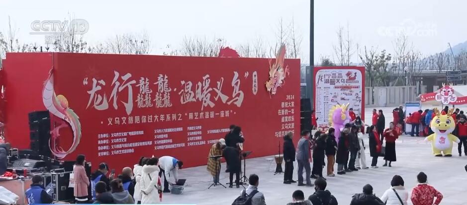 贴心服务“暖”人心 各地多措并举保障春运旅客温暖归家路__贴心服务“暖”人心 各地多措并举保障春运旅客温暖归家路