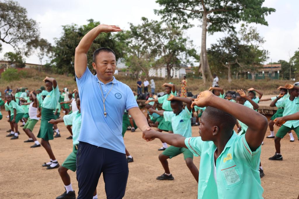 中非地方政府合作论坛_典范相近的词语_