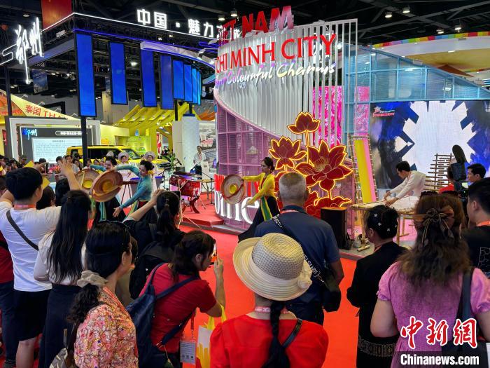 探访东博会“魅力之城”：人们体验“一日游东盟”