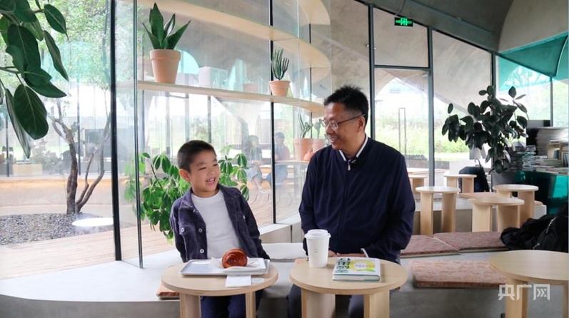 【人民城市·温情中国】上海：擦亮“人民之城”幸福底色_【人民城市·温情中国】上海：擦亮“人民之城”幸福底色_