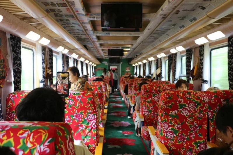 东北民俗主题车厢热情似火。图片来源吉林省文旅厅