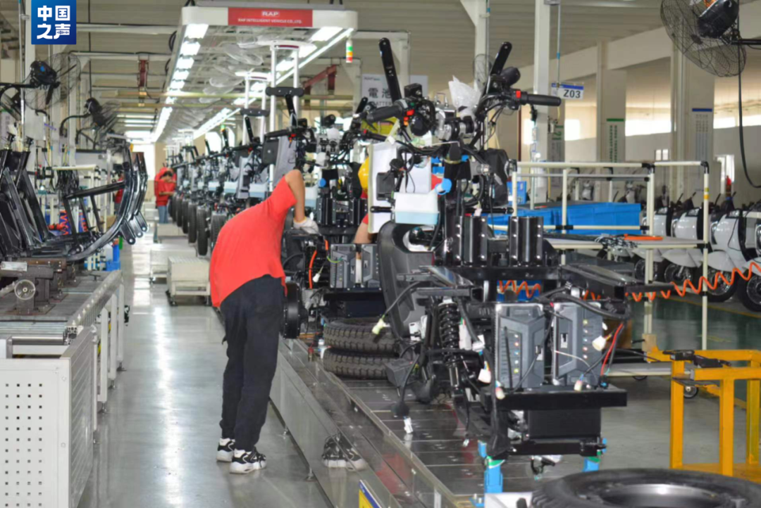 “请注意，倒车！”国产“三蹦子”在国外火了，背后有哪些启示？__“请注意，倒车！”国产“三蹦子”在国外火了，背后有哪些启示？