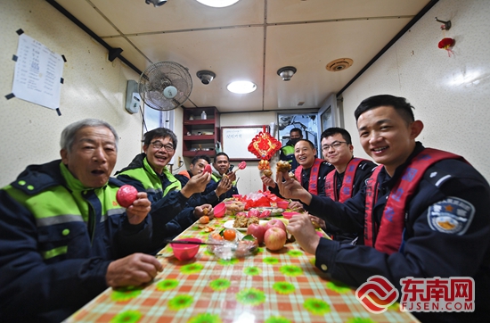 _泉港：送“福”登台轮 两岸情意浓_泉港：送“福”登台轮 两岸情意浓
