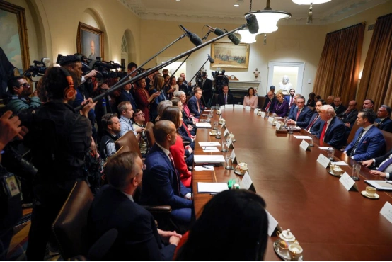 狮子大开口！特朗普宣布对华关税再加10%，墨加关税如期生效