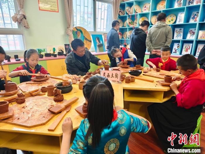 _三代藏族人眼中的尼西黑陶_三代藏族人眼中的尼西黑陶