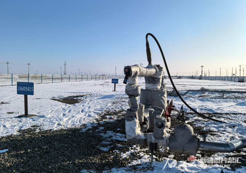 _戈壁滩石油井图片_戈壁滩的沙漠