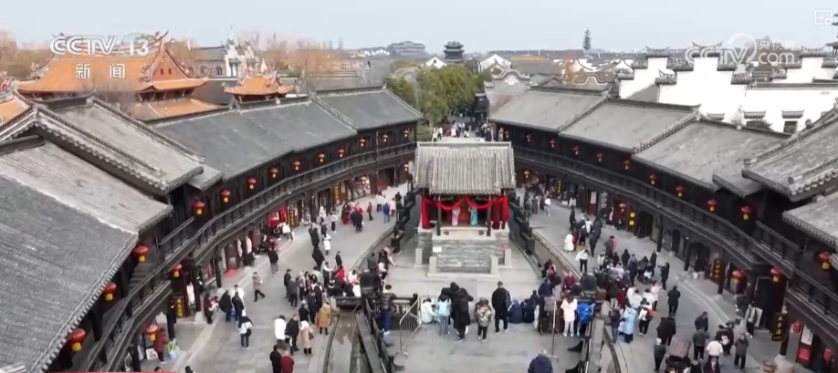 满满超市__商圈市集人气满满 假日跨城消费火爆