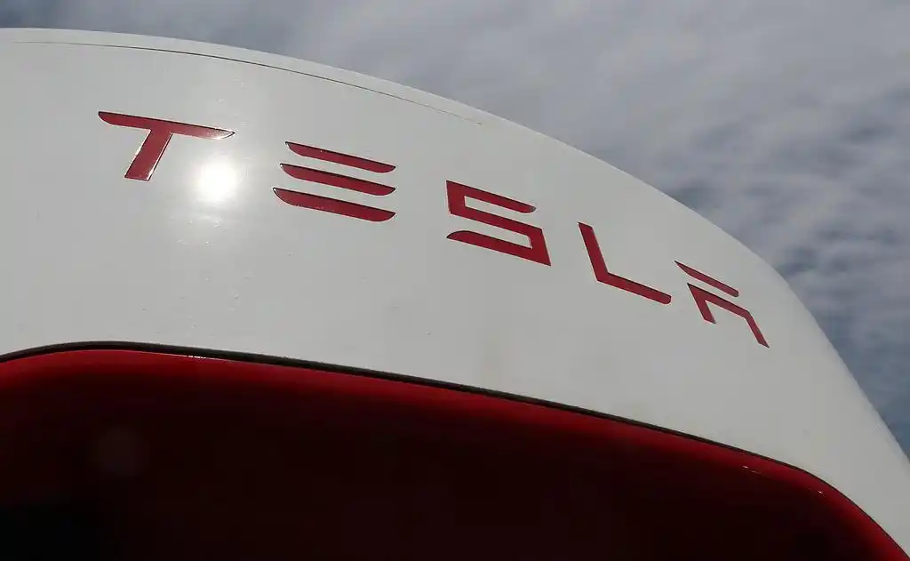 被特斯拉踢出局？马斯克面临“双下岗”