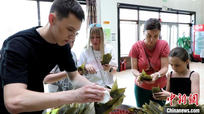 近300名俄罗斯游客“蜜都”饶河体验“原汁端午”