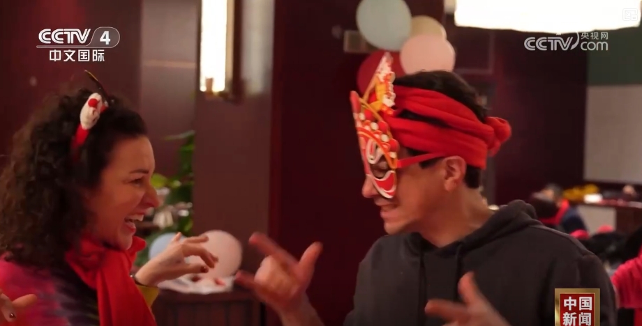 一次玩儿多城，“回头客”多！外国游客体验多元中国年__一次玩儿多城，“回头客”多！外国游客体验多元中国年