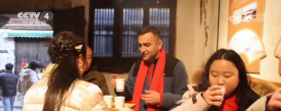 一次玩儿多城，“回头客”多！外国游客体验多元中国年__一次玩儿多城，“回头客”多！外国游客体验多元中国年