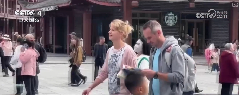 一次玩儿多城，“回头客”多！外国游客体验多元中国年__一次玩儿多城，“回头客”多！外国游客体验多元中国年