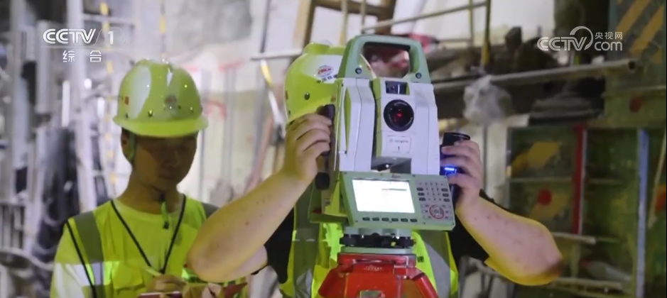 _建设者们扎根一线奏响“奋进曲” 多项重大工程建设假期不停工_建设者们扎根一线奏响“奋进曲” 多项重大工程建设假期不停工