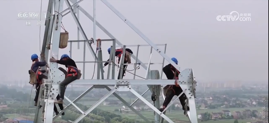 建设者们扎根一线奏响“奋进曲” 多项重大工程建设假期不停工_建设者们扎根一线奏响“奋进曲” 多项重大工程建设假期不停工_