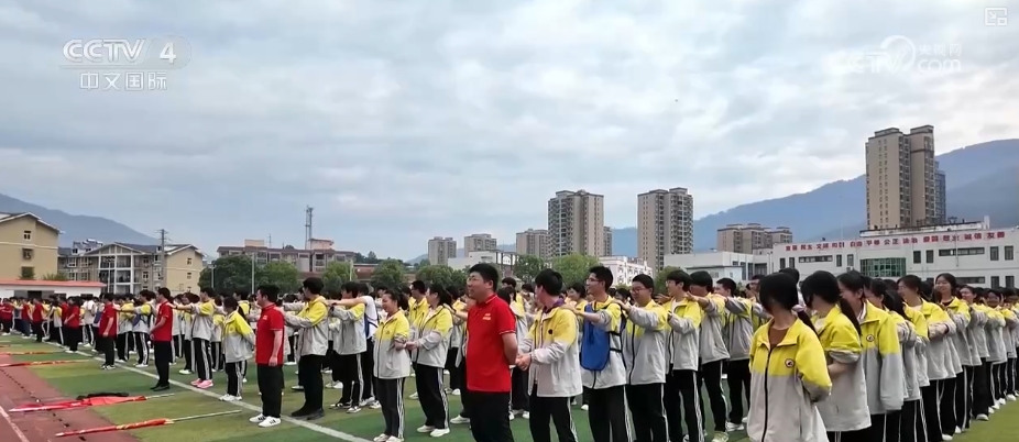 为高考护航__交警护航高考图片