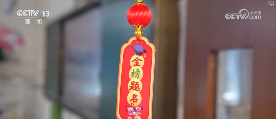 _交警护航高考图片_为高考护航