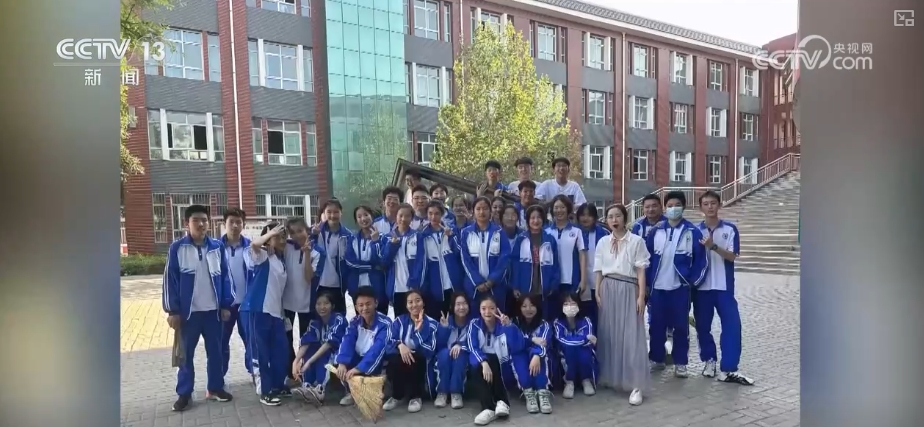 _交警护航高考图片_为高考护航