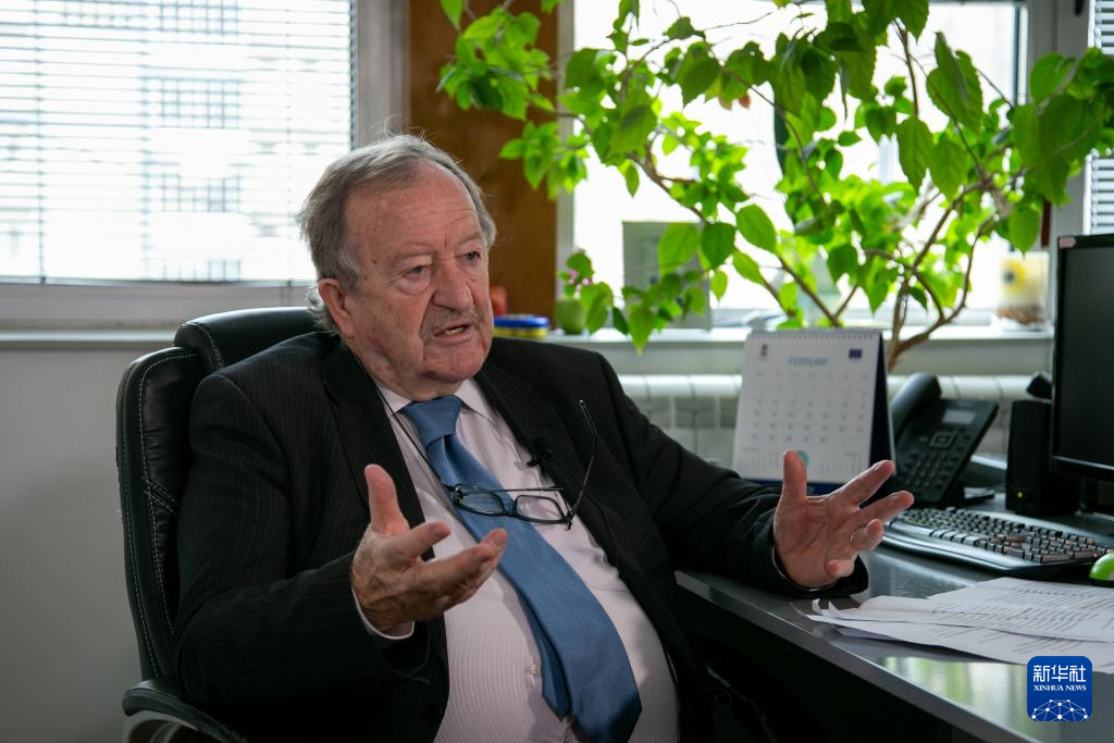 _女记者采访塞尔维亚总统_塞尔维亚总统发言