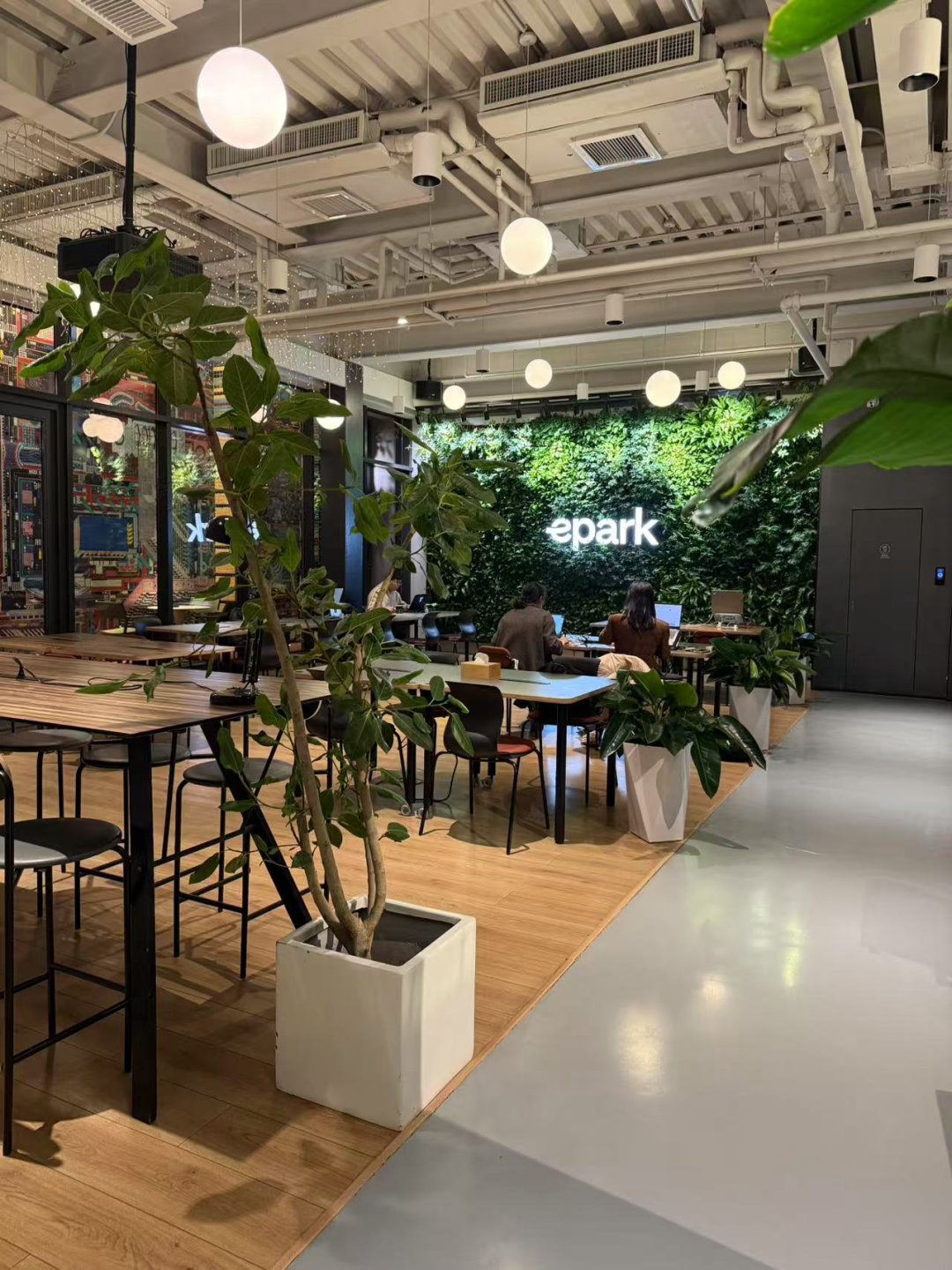 实探｜一夜爆火的Manus，背后团队是什么来头_实探｜一夜爆火的Manus，背后团队是什么来头_