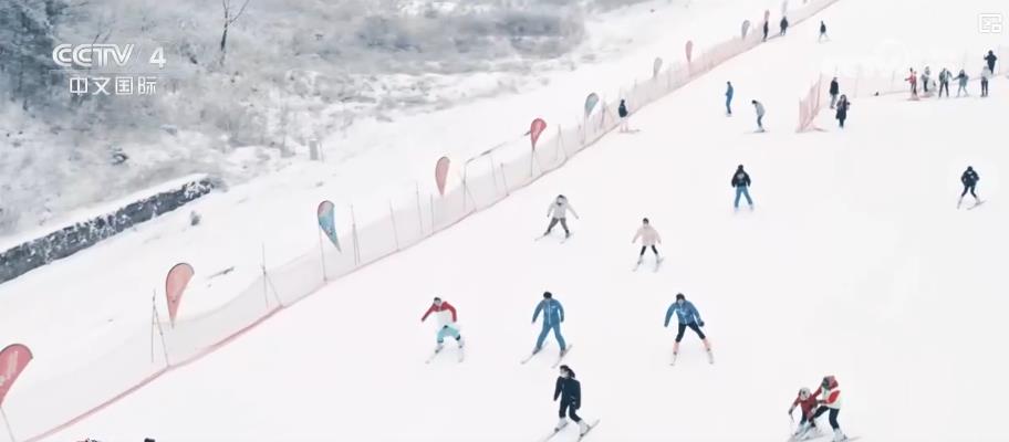 _冰雪消费热潮涌动 多地打造冰雪经济新亮点_冰雪消费热潮涌动 多地打造冰雪经济新亮点