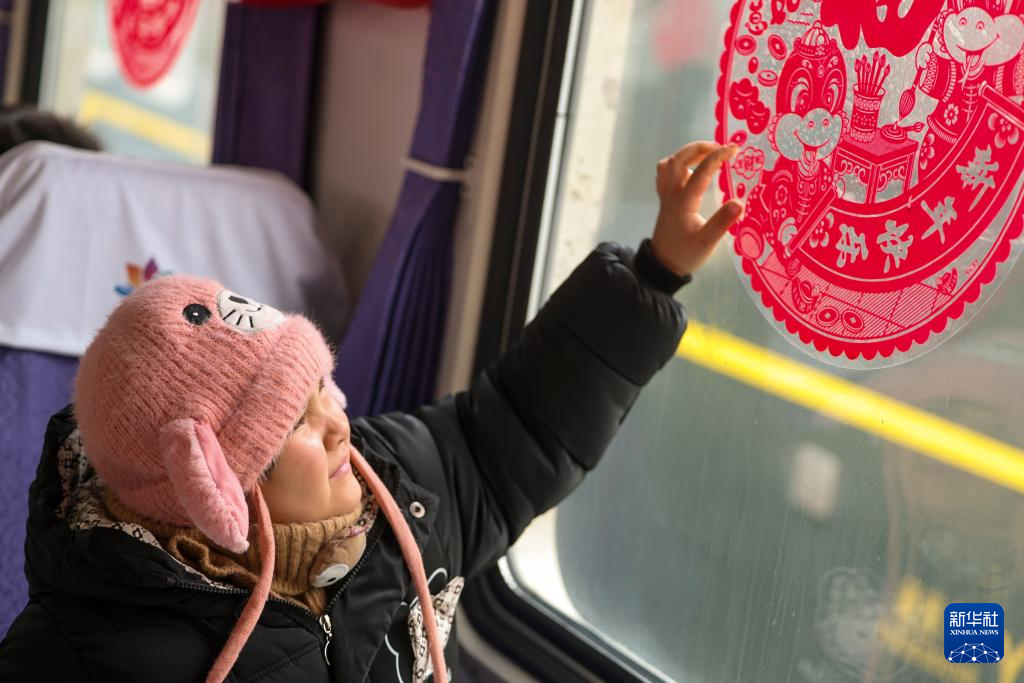 按压液晶屏幕有波纹正常吗_华为7plus防水吗_