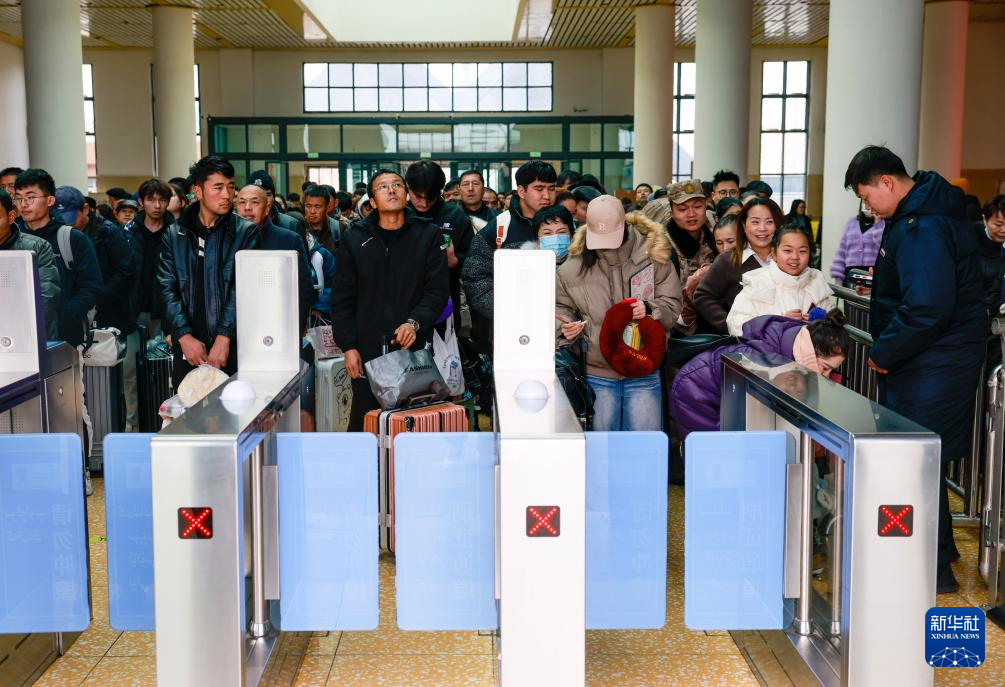 _华为7plus防水吗_按压液晶屏幕有波纹正常吗