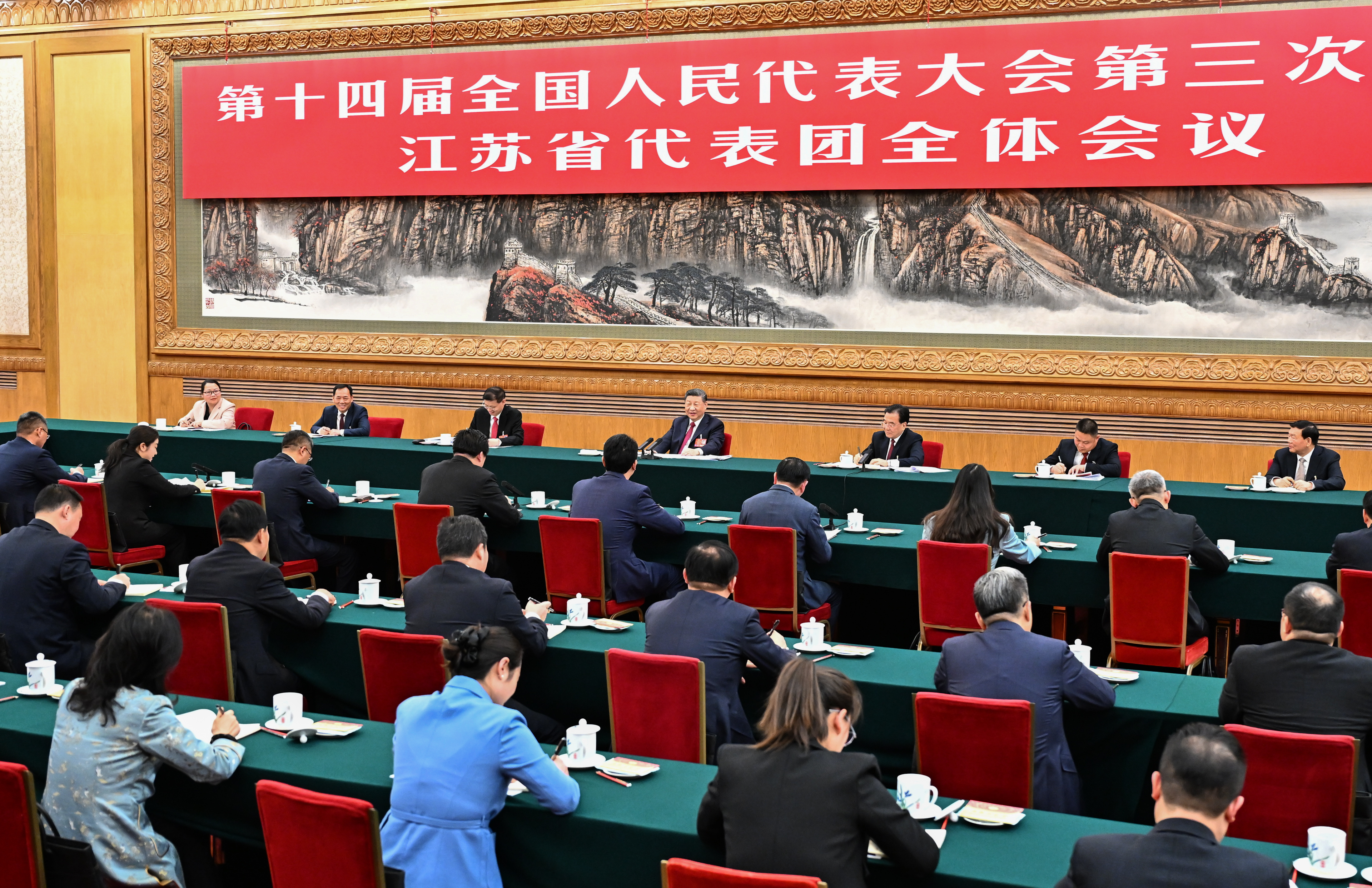 一见·总书记为何关注代表委员通道?