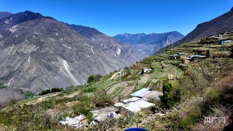 _【乡路上，感受脉动中国】果香飘四季  高山村寨农旅融合“一路生花”_【乡路上，感受脉动中国】果香飘四季  高山村寨农旅融合“一路生花”