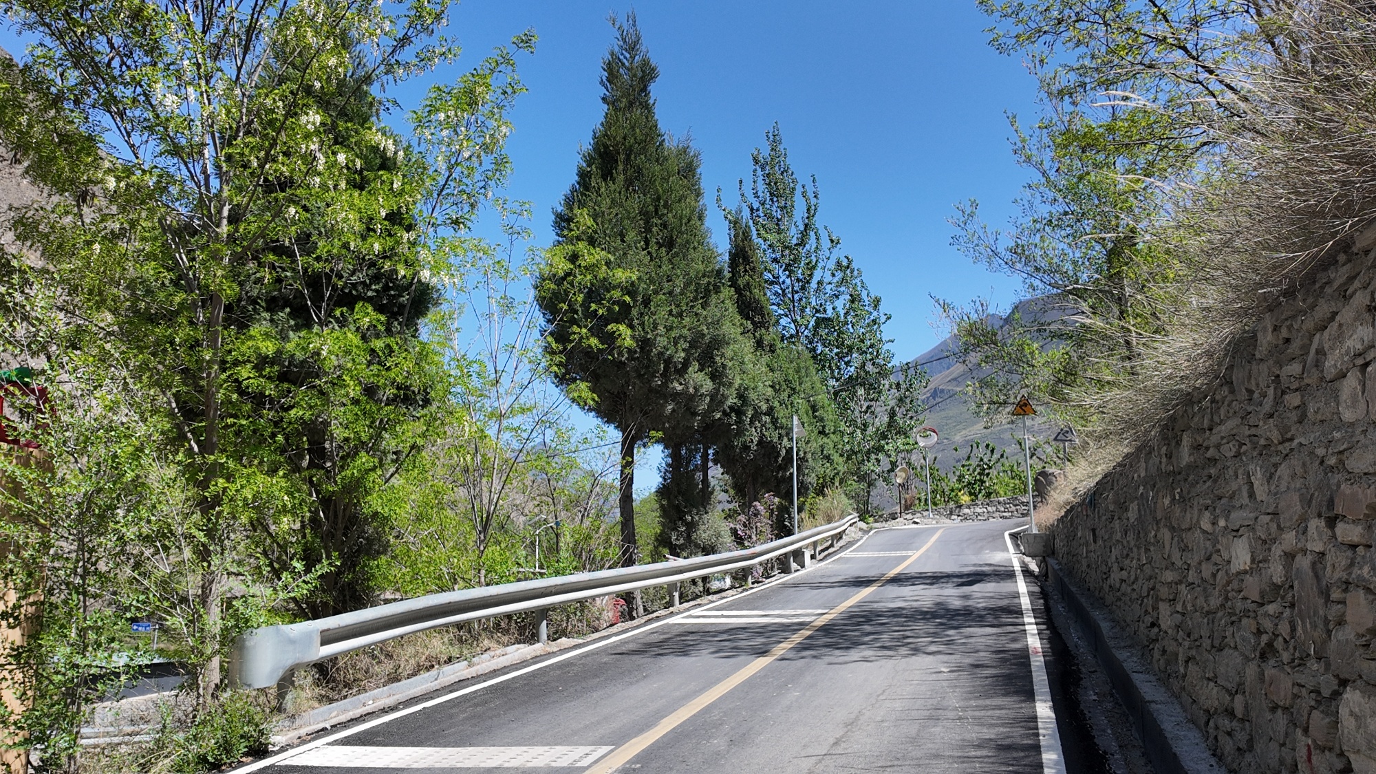 【乡路上，感受脉动中国】果香飘四季  高山村寨农旅融合“一路生花”_【乡路上，感受脉动中国】果香飘四季  高山村寨农旅融合“一路生花”_